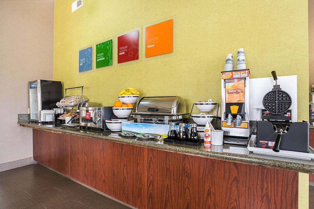 Econo Lodge Inn&Suites Alexandria Esterno foto