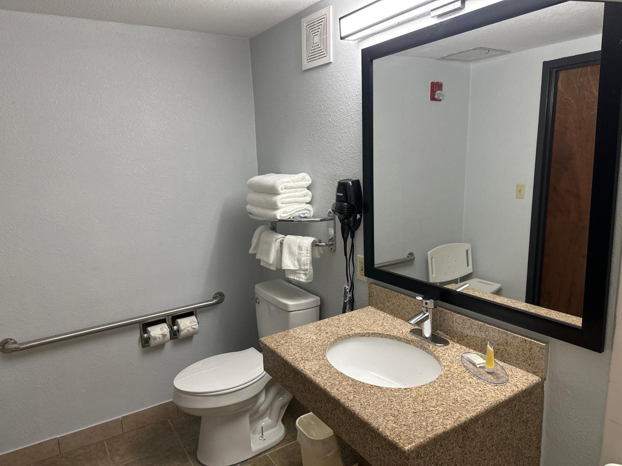 Econo Lodge Inn&Suites Alexandria Esterno foto