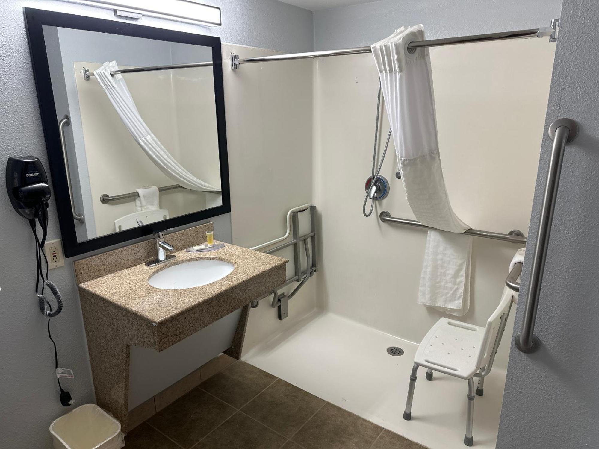 Econo Lodge Inn&Suites Alexandria Esterno foto
