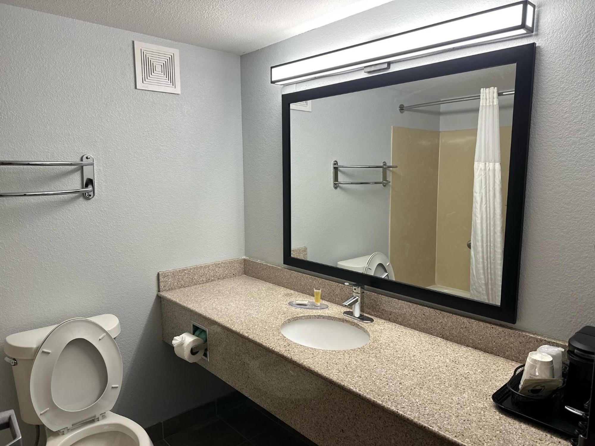 Econo Lodge Inn&Suites Alexandria Esterno foto
