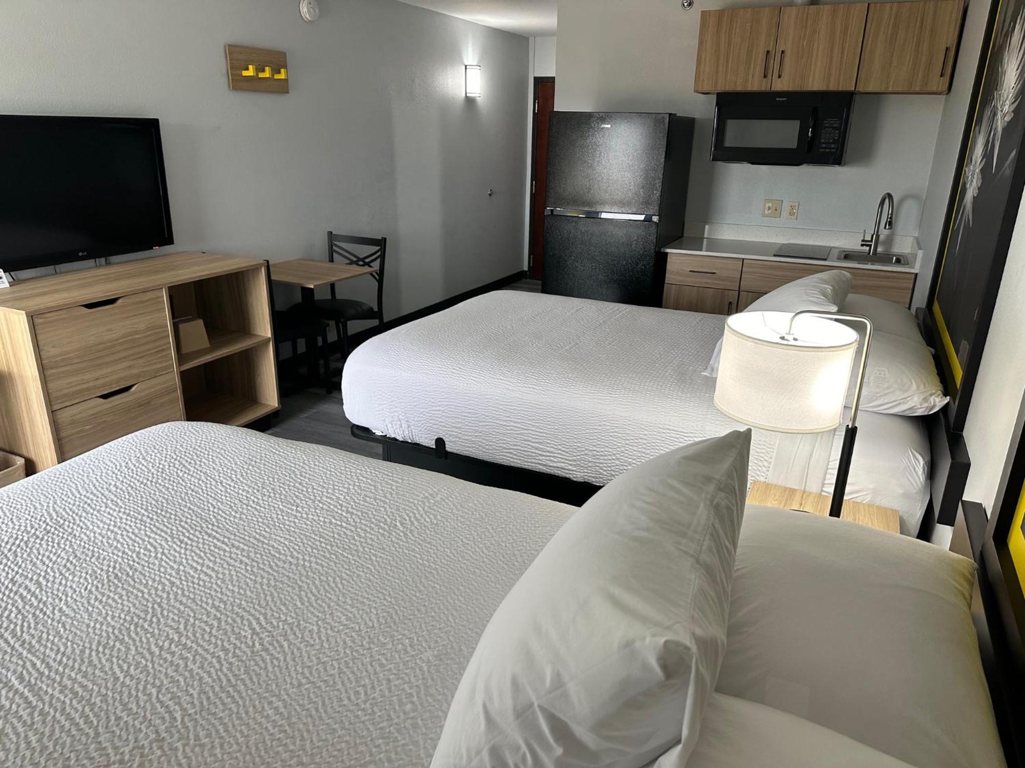 Econo Lodge Inn&Suites Alexandria Esterno foto