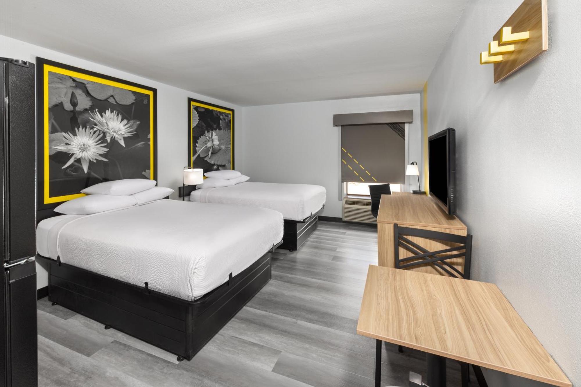 Econo Lodge Inn&Suites Alexandria Esterno foto