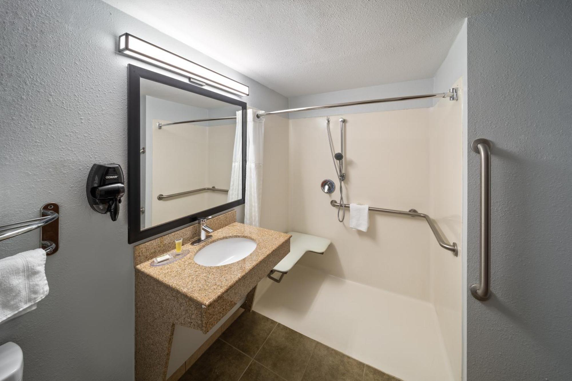 Econo Lodge Inn&Suites Alexandria Esterno foto